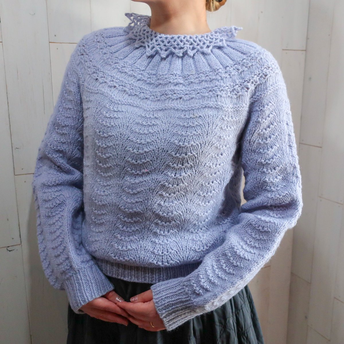 LittleAnnette__'s tweet photo. 🫐1980s Hand knit sweater🫐　

online shop updated✨

ハンドニットのあたたかさと
かぎ針編みで編まれたフリルが可愛いです💕 https://t.co/KgySM8Jmzb