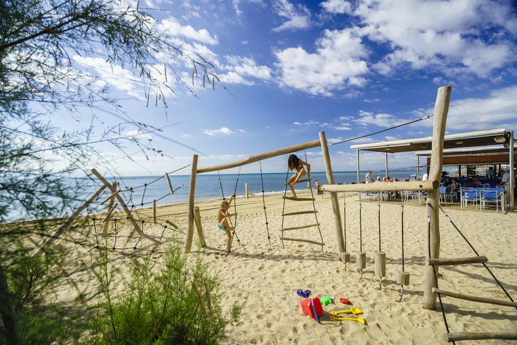 💙 En el año 2003 #Salou fue certificado como el primer destino de TURISMO FAMILIAR de Cataluña.

🤩 Después de 20 años, la capital de la Costa Dorada sigue ofreciendo variedad de servicios para garantizar vacaciones buenas y seguras.

👇 Más información
i.mtr.cool/fanecfpzxn