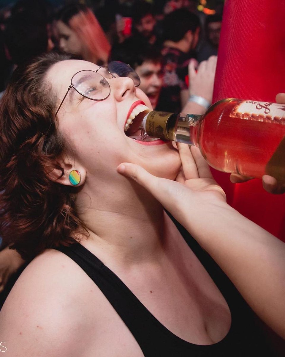 1007Brasil's tweet photo. Vai aí uma JURUPINGA COM CHANTILY? 😋

Essa bebida vai estar de voltas nas pistas da 1007 e você vai poder prova-lá no na festa TROPA DA 1007, Ed. Baile Funk!

Os ingressos já estão no 4° LOTE, então garanta já o seu 👇
https://t.co/Il4VViHMoc https://t.co/kSsKxN2Hlu