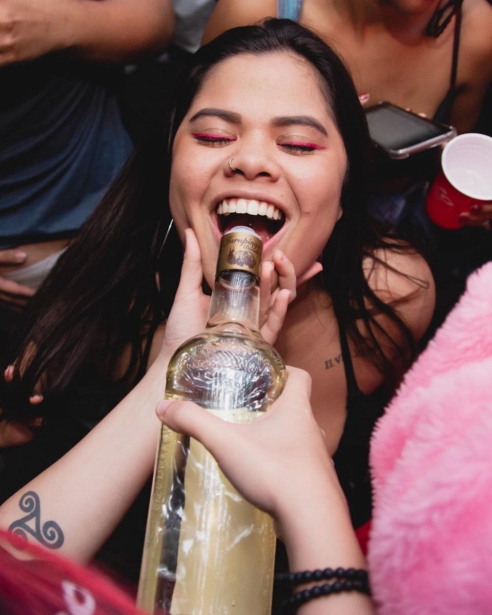 1007Brasil's tweet photo. Vai aí uma JURUPINGA COM CHANTILY? 😋

Essa bebida vai estar de voltas nas pistas da 1007 e você vai poder prova-lá no na festa TROPA DA 1007, Ed. Baile Funk!

Os ingressos já estão no 4° LOTE, então garanta já o seu 👇
https://t.co/Il4VViHMoc https://t.co/kSsKxN2Hlu
