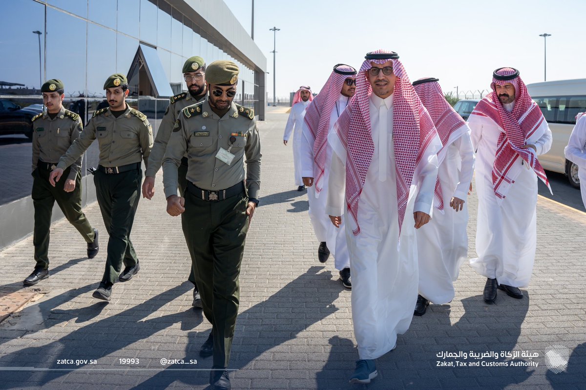 Zatca_sa's tweet photo. تفقد معالي المحافظ @abanmis اليوم منفذ سلوى؛ لمتابعة سير الأعمال والوقوف على الاستعدادات لاستقبال وخدمة الجماهير لحضور منافسات كأس آسيا التي ستقام في قطر خلال الأيام المقبلة.
#زاتكا https://t.co/qHOuejpdPF