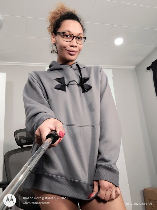 I'm horny, come see me. Link below. https://t.co/REmg8FmxTH