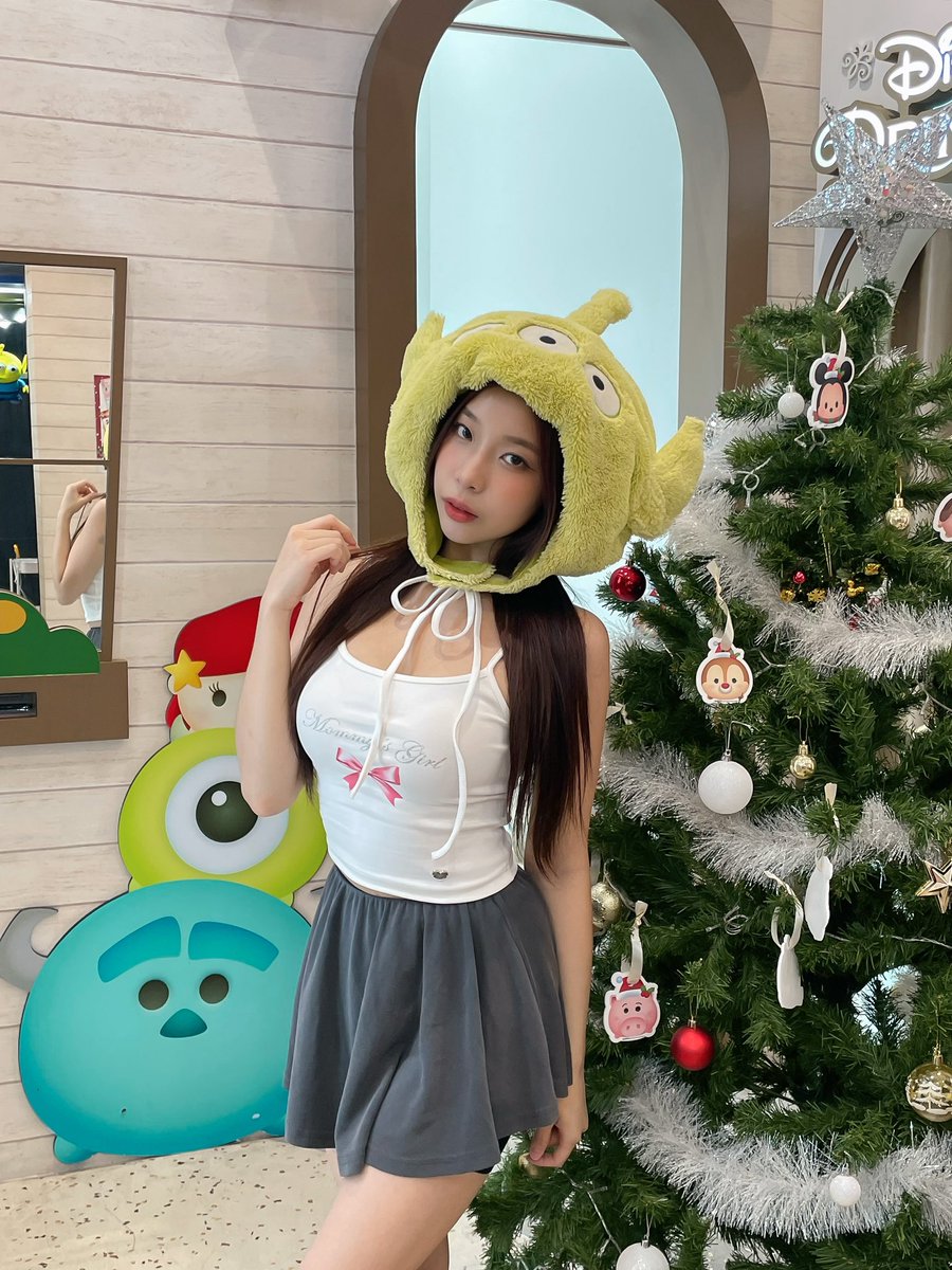 snowploy_nnc's tweet photo. สาวน้อยตู้สติ๊กเกอร์ Disneyน่ารักมากก💕
#Snowploy https://t.co/wrMSwHV3bf
