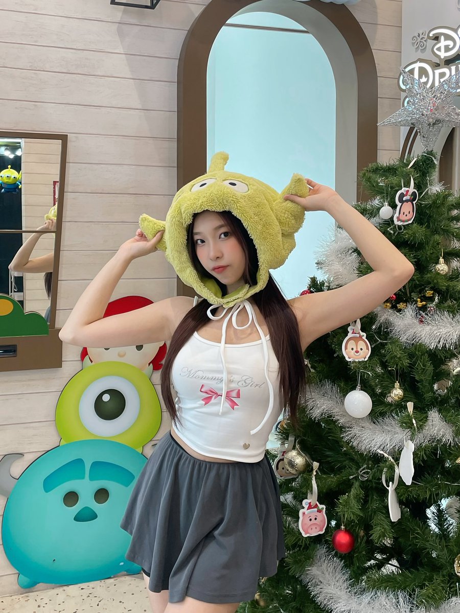 snowploy_nnc's tweet photo. สาวน้อยตู้สติ๊กเกอร์ Disneyน่ารักมากก💕
#Snowploy https://t.co/wrMSwHV3bf