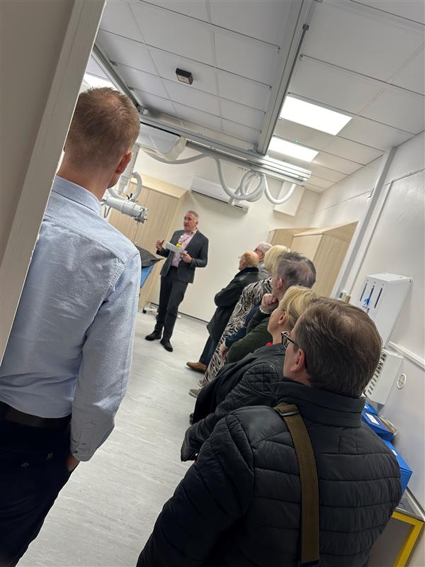 UHD Cancer Care (@uhdcancercare) on Twitter photo Our chief medical officer joined us in thanking
<a href="/HaskinsGarden/">HaskinsGardenCentres</a> ,<a href="/UHDcharity/">University Hospitals Dorset NHS Charity</a> & Poole Cancer Treatment Trust for funding our Gulmay Superficial Cancer Treatment Unit in radiotherapy.<a href="/HaskinsGarden/">HaskinsGardenCentres</a> funded our Durdle Door image to aid patient experience showing the sunrise & sunset. Our chief medical officer joined us in thanking
<a href="/HaskinsGarden/">HaskinsGardenCentres</a> ,<a href="/UHDcharity/">University Hospitals Dorset NHS Charity</a> & Poole Cancer Treatment Trust for funding our Gulmay Superficial Cancer Treatment Unit in radiotherapy.<a href="/HaskinsGarden/">HaskinsGardenCentres</a> funded our Durdle Door image to aid patient experience showing the sunrise & sunset.
