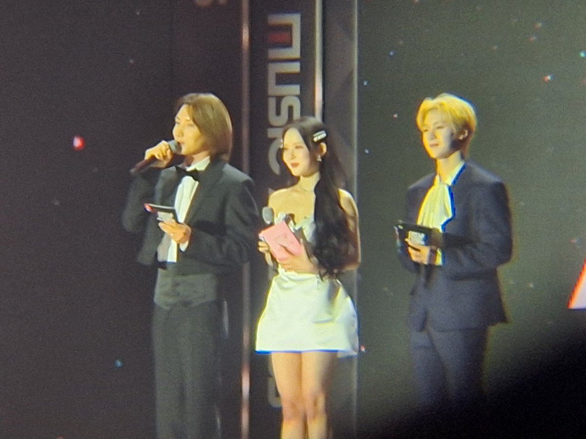 rengkkyu's tweet image. 240110 써클차트 뮤직어워즈

MC 이특 시은 석매튜

#CIRCLECHART #써클차트 #써클차트뮤직어워즈2023
#스테이씨 #STAYC
#ZEROBASEONE #ZB1 #제로베이스원 #제베원