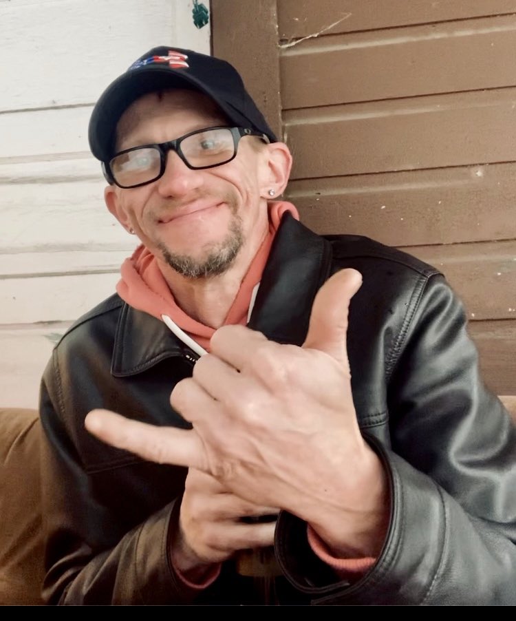 jhcowboy3's tweet image. It been a rough couple of months. There’s been plenty of times I’ve felt like I’m hanging on by a thread and maybe I am sometimes but I’m doing it without a bottle in my hand. Here’s to 47 months #NoBooze #YeahBro