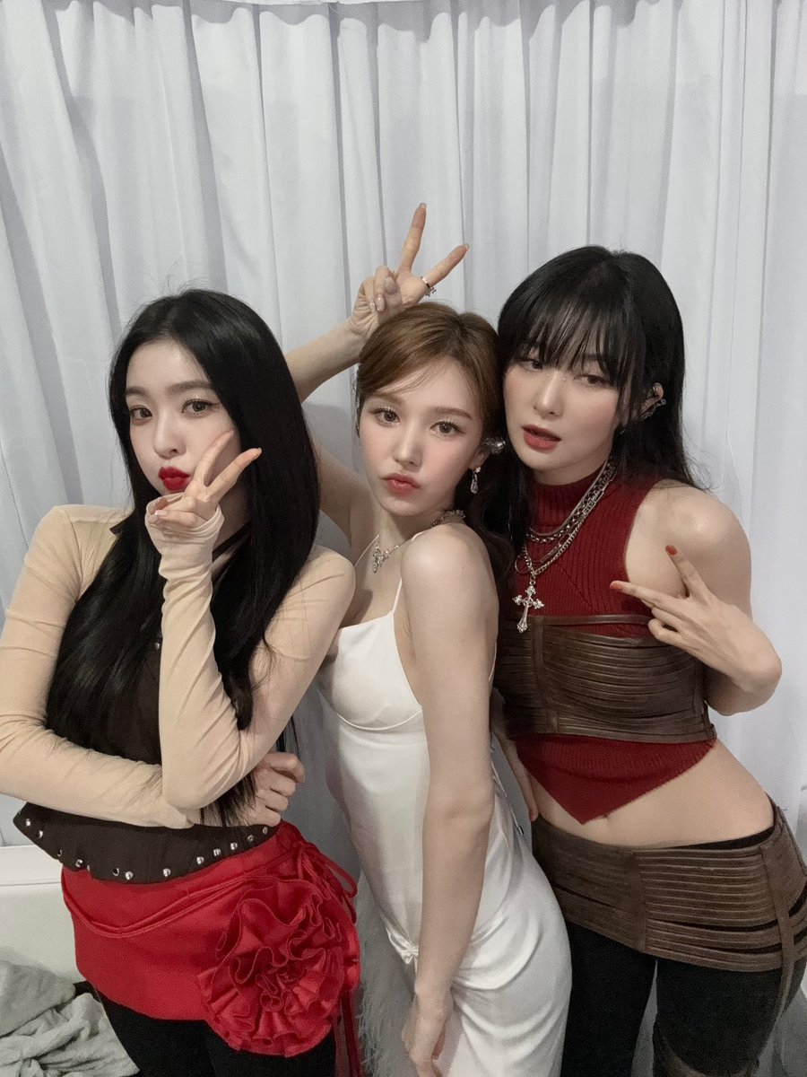 Strike a V pose, my pouty lips giving a playful touch, SEULGI dazzling in maroon, WENDY in a stunning white gown, it's NYE at The 5th, BGC, Philippines! 🌟🎉