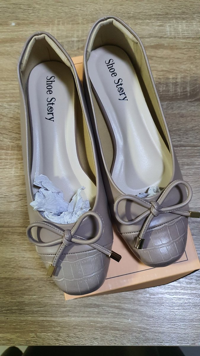 ADAtooADA's tweet image. ส่งต่อรองเท้าร้าน Shoe Story ค่า
รุ่น Mori Mild Mid Heels
ราคาเต็มคู่ละ 1,890 บาท
สีดำใส่แล้ว 1 ครั้ง ส่งต่อ 1,300 บาท
สีเทา(เบจหน่อยๆ) ยังไม่เคยใส่
ส่งต่อ 1,500 บาท ราคาไม่รวมส่งนะคะ
ใครสนใจทักสอบถามได้ค่า