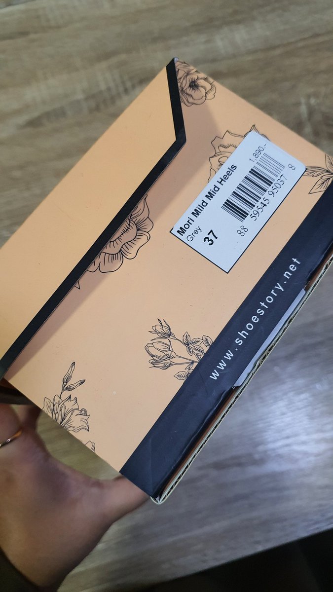 ADAtooADA's tweet image. ส่งต่อรองเท้าร้าน Shoe Story ค่า
รุ่น Mori Mild Mid Heels
ราคาเต็มคู่ละ 1,890 บาท
สีดำใส่แล้ว 1 ครั้ง ส่งต่อ 1,300 บาท
สีเทา(เบจหน่อยๆ) ยังไม่เคยใส่
ส่งต่อ 1,500 บาท ราคาไม่รวมส่งนะคะ
ใครสนใจทักสอบถามได้ค่า