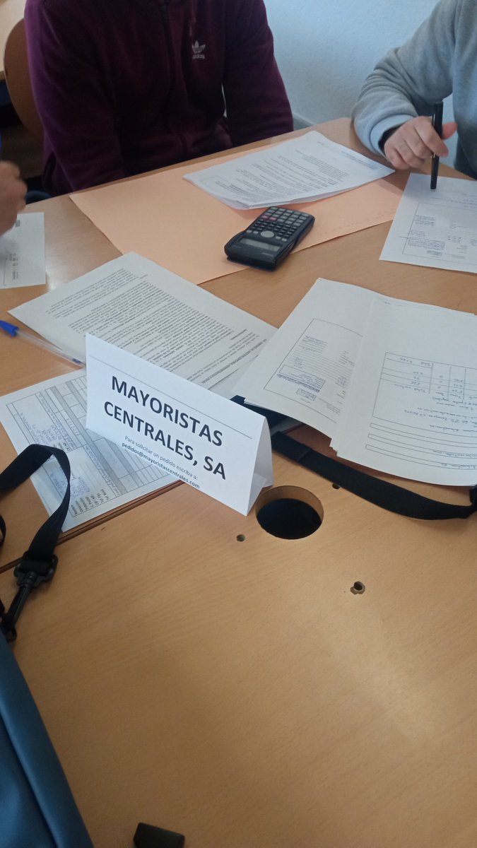 salomeborrero's tweet photo. El alumnado de 2° de Automoción del #IESSanJose, se enfrenta a la gestión administrativa, fiscal y contable de una empresa #EIE #RA4 #FOL #FolComparte #YoSoyDeFol #FP #VaDeFol 
Navegando entre pedidos, albaranes, facturas, cheques, pagarés y modelos de #AEAT https://t.co/MNzW7kZ9zl