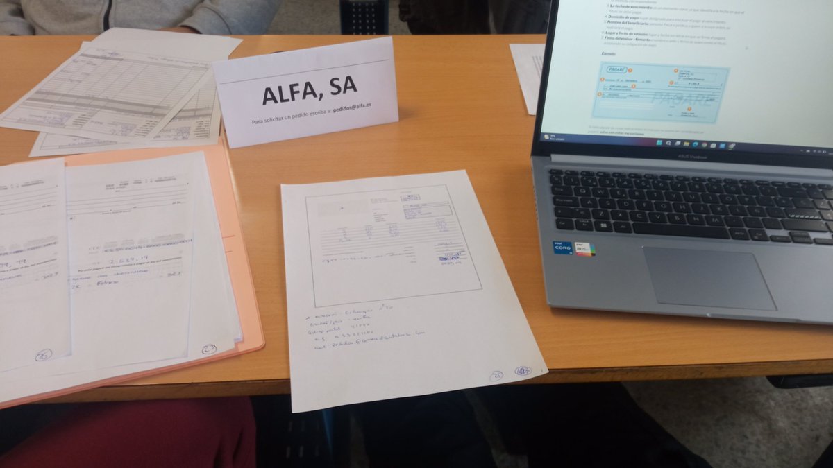 salomeborrero's tweet photo. El alumnado de 2° de Automoción del #IESSanJose, se enfrenta a la gestión administrativa, fiscal y contable de una empresa #EIE #RA4 #FOL #FolComparte #YoSoyDeFol #FP #VaDeFol 
Navegando entre pedidos, albaranes, facturas, cheques, pagarés y modelos de #AEAT https://t.co/MNzW7kZ9zl