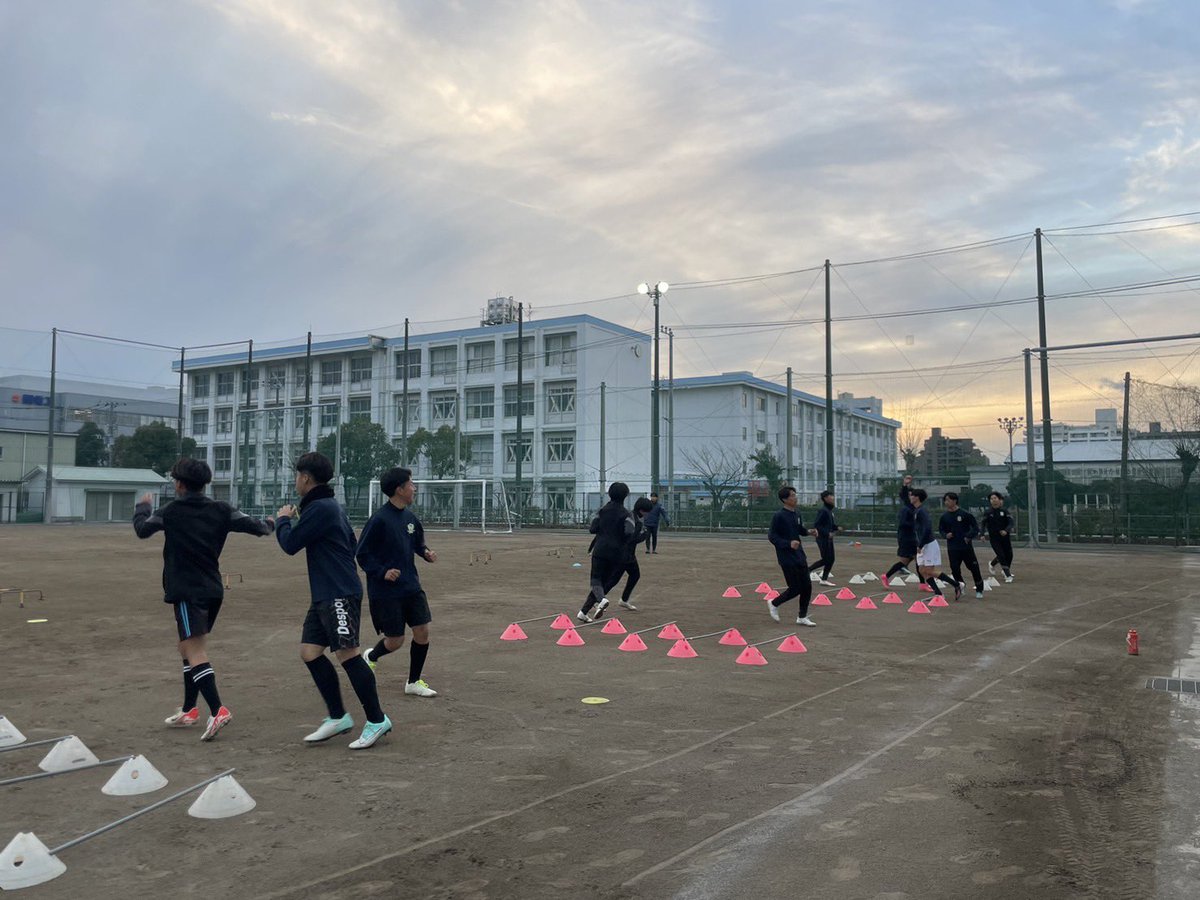 ncfc284's tweet photo. 2024.1.10
【守備の強度と攻撃のアクション】
　守備がよくならないと、攻撃の伸びは頭打ちになる。
だからこそ、日常の守備強度を今以上に高くする必要がある。
今の個人とチームの守備強度をぶち壊して、基準を高める。

ライバルチームは、週末から新人戦県大会。悔しさも力に変えて。 https://t.co/51WpjRhJ0F