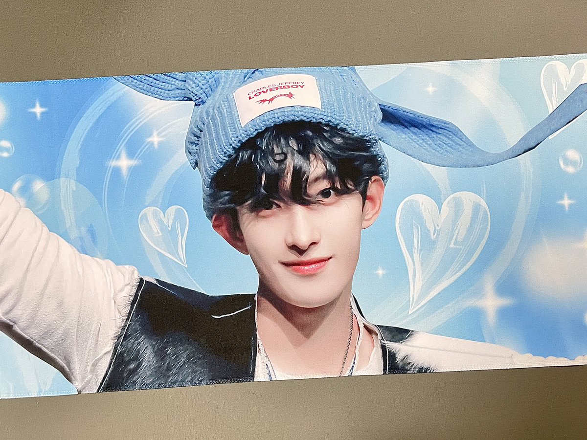 Godk_218's tweet photo. 사진 너무 맘에들어서 실로건 만들었어여🥰실물이 생각보다 더 이뿌🥺ㅜㅜ너무 귀엽다ㅜ https://t.co/pO9aU34EWr