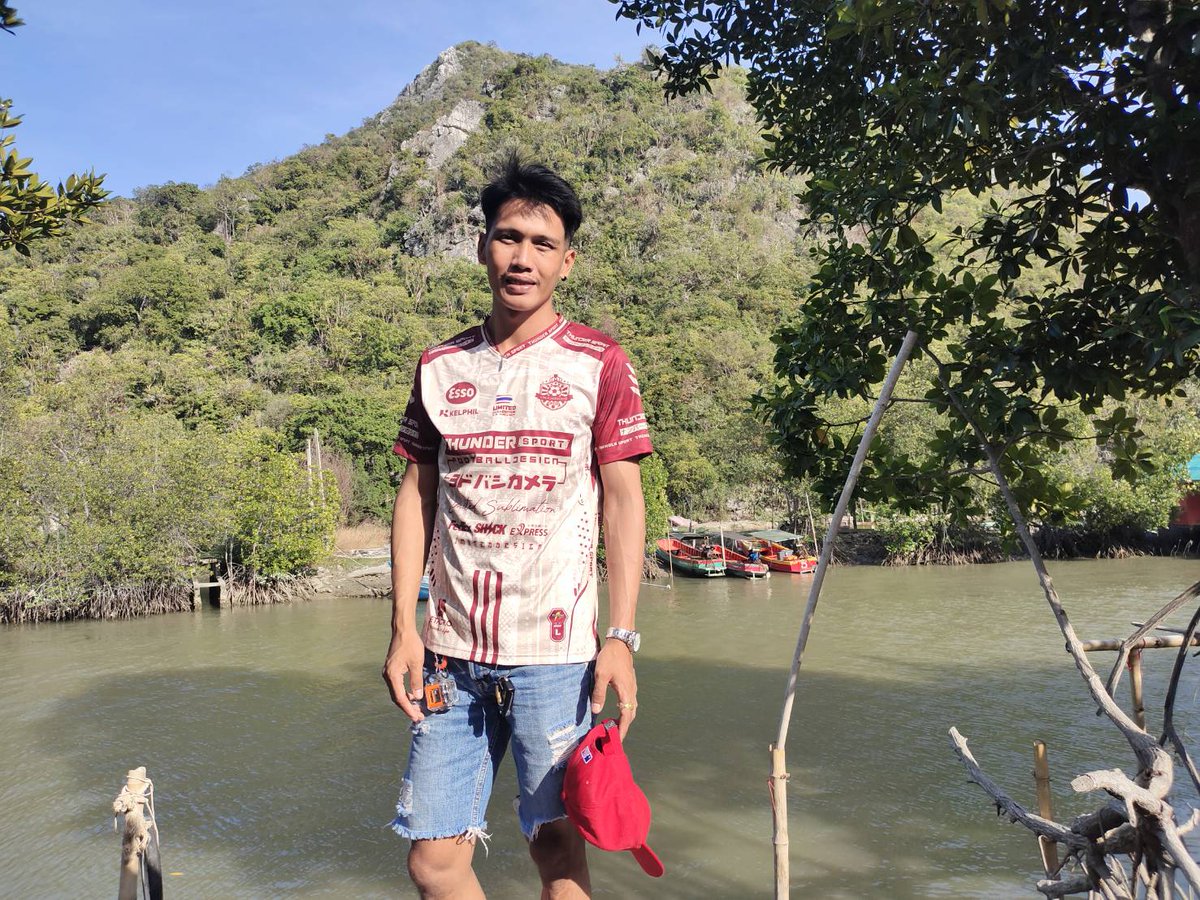SathitChay's tweet photo. ไม่จำเป็นช้ชีวิตให้ถูกใจใครแค่ถูกใจแร้วมีความสุขก็พอแร้ว #ชุมพร #ประจวบ #หาเพิ่ลคุย https://t.co/O4AdLAZITv