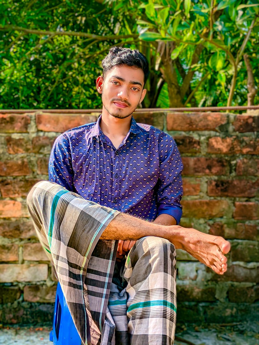 kayesuddin72's tweet photo. _শার্ট, প্যান্ট হলো স্টাই���....! 
___লুঙ্গি হলো আদশ্য...😜🥀 https://t.co/3h7pGVFPyo