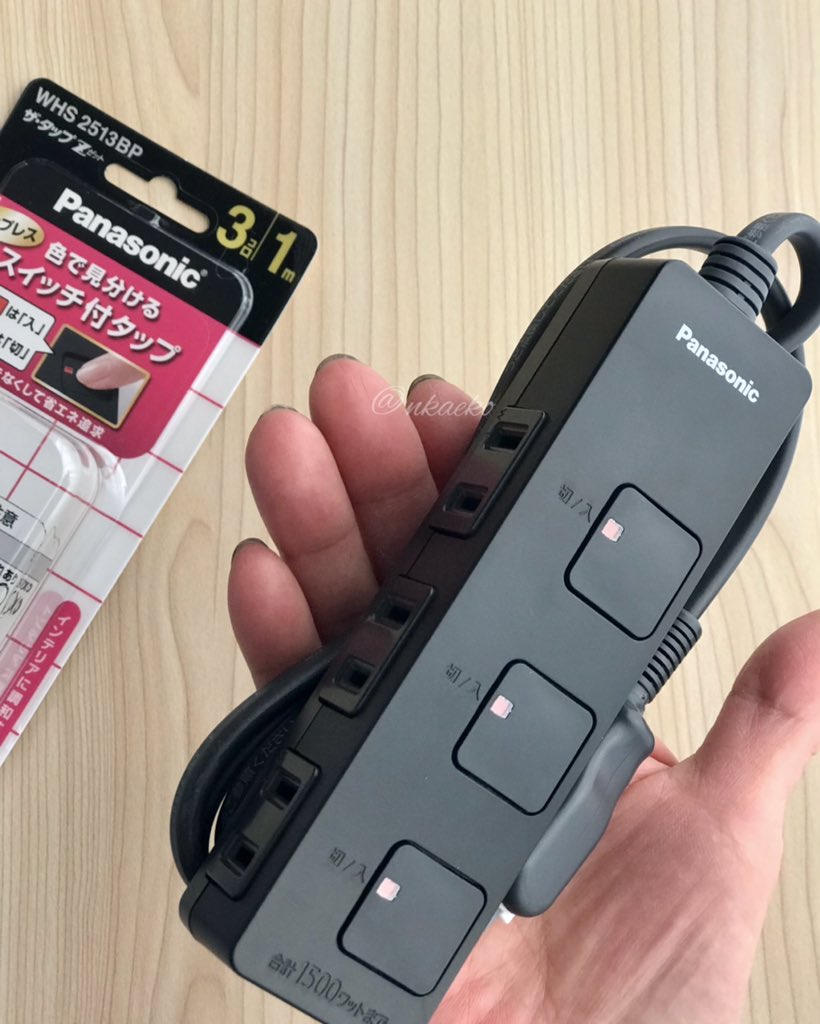 nkaeko's tweet photo. 🔌横差しのフラットなボディが
インテリアに調和してオシャレな

Panasonic 「ザ・タップZ」

🔗  https://t.co/lh6RR4HT8K

ON/OFFが色で見分けられる
フラットなプッシュスイッチで

いちいちコンセントを抜かずに
ボタン操作ができるのが便利😊

#PR #パナソニック  #延長コード #オシャレ家電 https://t.co/ams80KEBmP