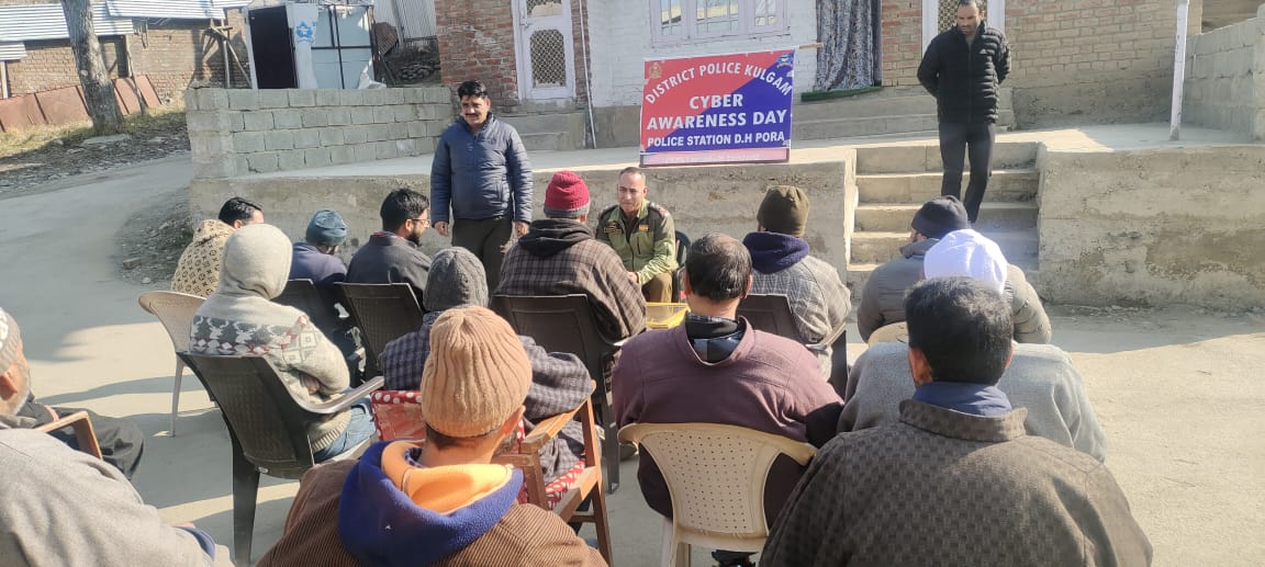 Continuing unwavering efforts to generate awareness among general public about #cybercrimes, Kulgam police on the directions of SSP Kulgam Shri #Sahil Sarangal-IPS organised cyber crime #awareness #programme at PS #DH Pora. @KashmirPolice @DigSkr