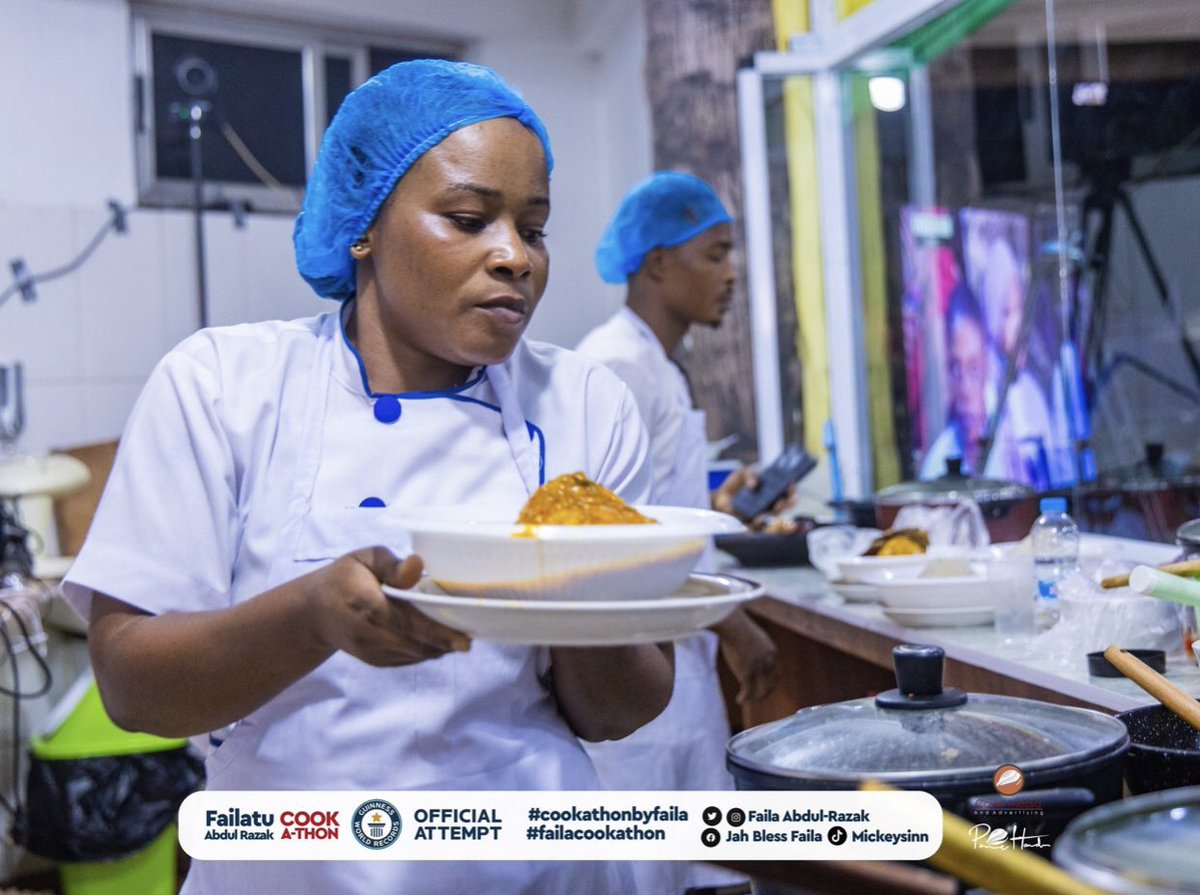 AfricaFactsZone's tweet photo. Ghanaian Chef, Faila Abdul Razak has broken the world record for the Longest Cooking Marathon by an Individual. She cooked for 226 hours. https://t.co/7ZHu6JaX1D