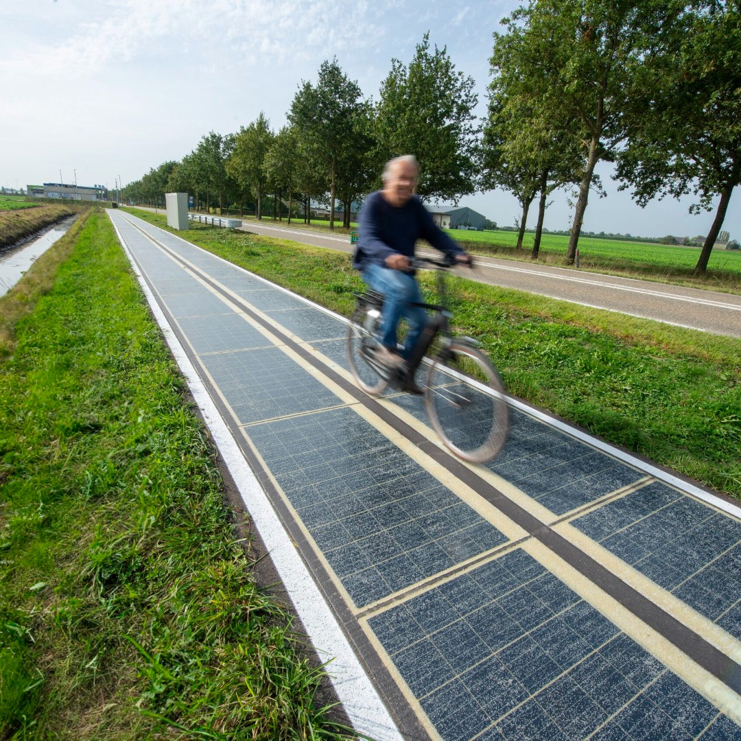 materialdistrct's tweet photo. A bicycle path made of solar panels https://t.co/m9V74pZDTC
#materialinspiration #solarpanels #energytransition #bicyclepath #wattway #materialdistrict https://t.co/08TUuJoQ5D