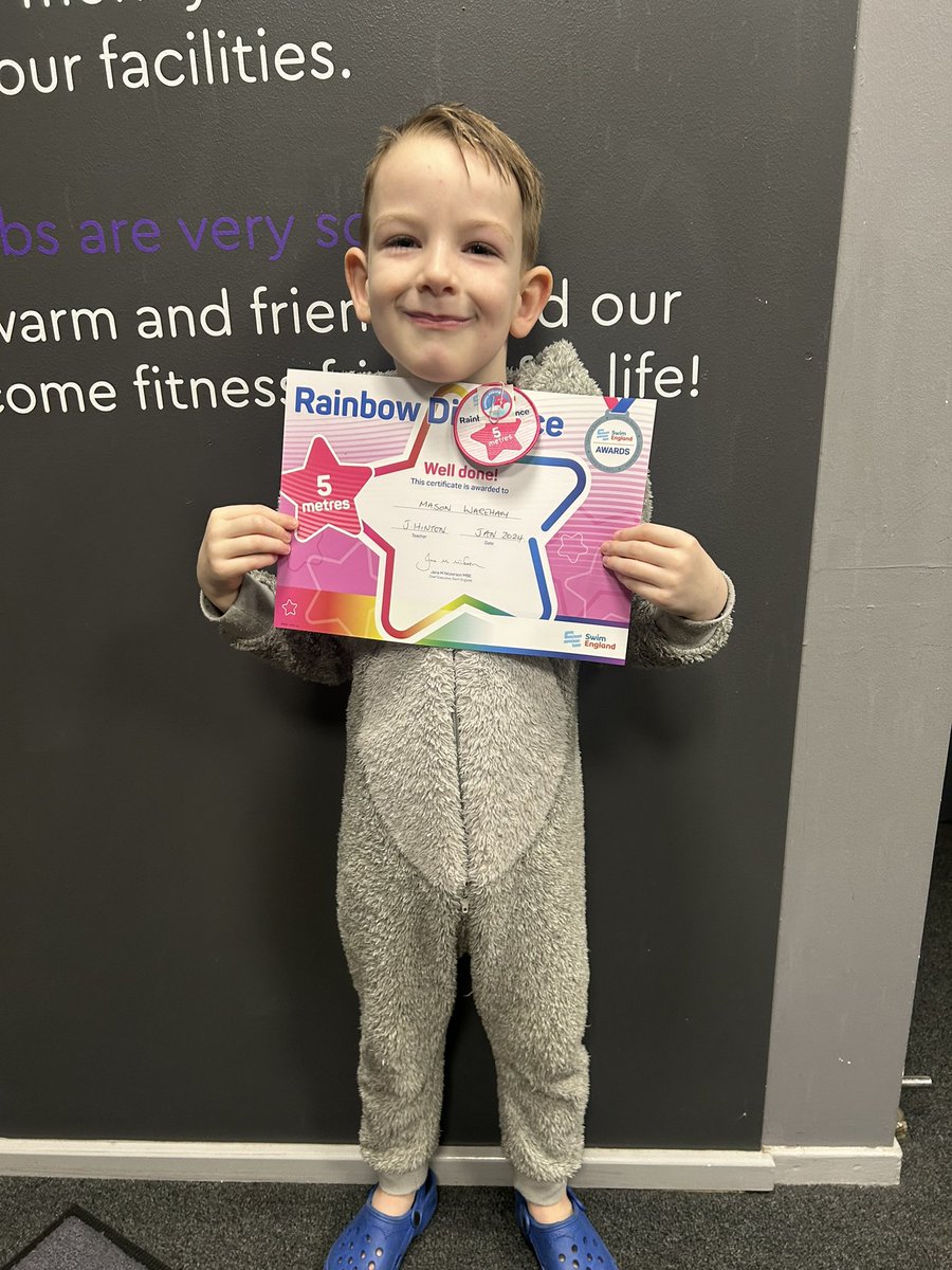 gem_hilton's tweet photo. Mason smashed his 5m swim without any floaties tonight 🏊‍♂️🥳 Definitely proud of himself 🤩🥰 @SouthfieldFS https://t.co/6MSKdcd9Hl