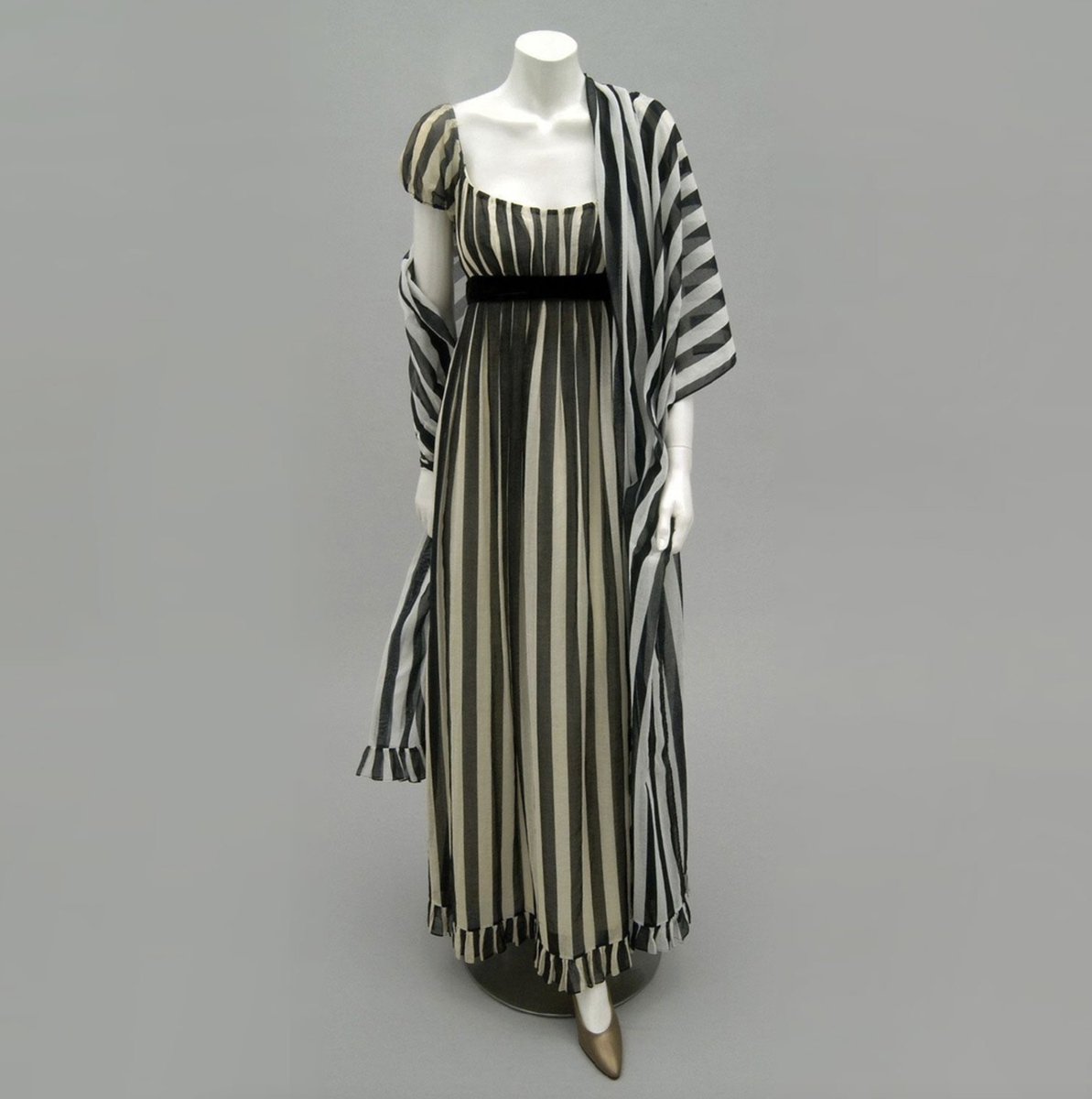 Dress designed by Anne Fogarty, 1968. Cotton. ⁣

Credit: Philadelphia Museum of Art
Gift of Mrs. N. William Winkelman, Jr., 1972