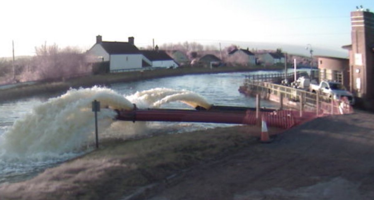 Pump outputs at all stations has been increasing this week as river levels have been falling, all pumps are now operating at Currymoor, HEPS and Westover. We are also pumping at all other Langport stations as much as possible reducing flood risk. <a href="/EnvAgencySW/">Environment AgencySW</a>