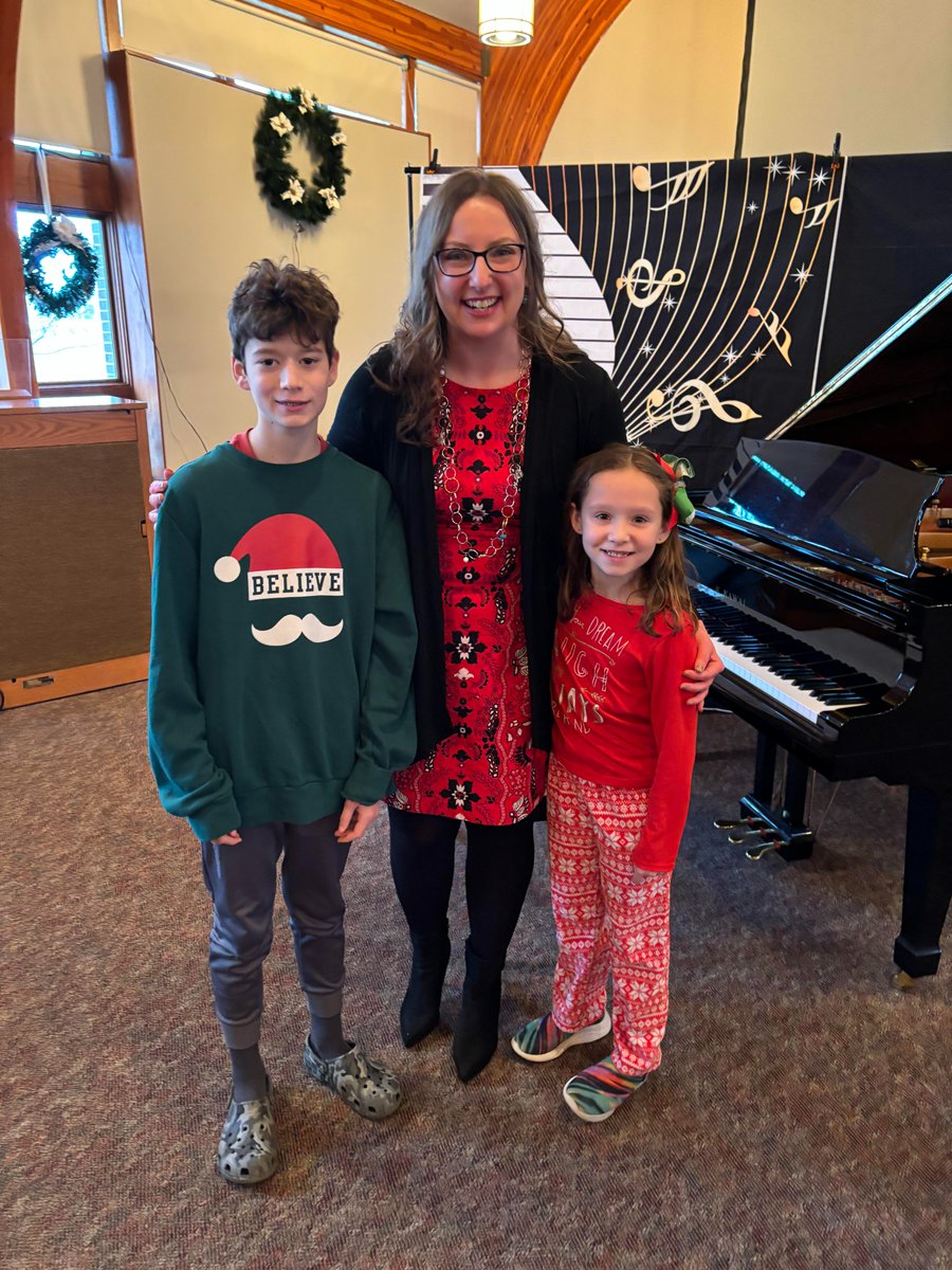 CateBryan's tweet photo. Here are some fabulous photos of our piano party!

Enjoy!!
#piano #pianoteacher #pianorecital #pianoparty #twelvedaysofchristmas #weknowhowtoparty #pianomusic #pianostudent #pianostudio https://t.co/PaxEvSMA14
