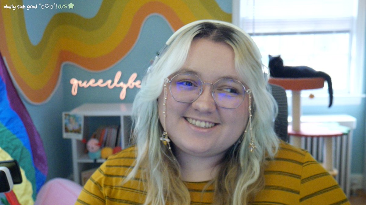 QueerlyBee's tweet photo. 𖧧 hold my hand in kilima 🫰🏻🍃 ꒰!throne !socials꒱

i look cute &amp; the sun is shining so let's have a cozy mid-week stream, shall we? chats &amp; palia to start ☁️

come co-exist? https://t.co/EGIGWWqmJS https://t.co/T3DvLUBeCd