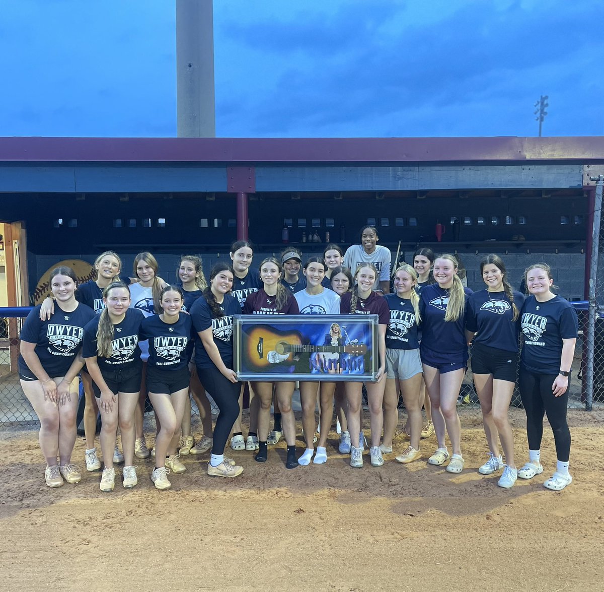Do you ❤️ <a href="/DwyerHS/">William T. Dwyer HS</a> 🥎 AND <a href="/taylorswift13/">Taylor Swift</a> 🎸🎶🎤?! 👀⬇️
teamswagshop.com/dwyerpanthers/…
🐾 ALL proceeds benefit Dwyer Softball and will help us have the best season yet! 🐾 Raffle tickets are $25 each 🐾 The winner will be picked on January 25, 2024 🐾