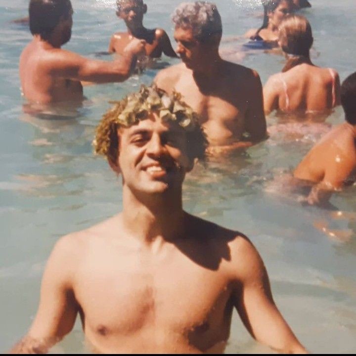 thinkermamonas's tweet image. só queria estar igual o samuca nesse calor