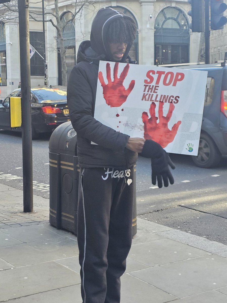 BolanleA4's tweet photo. Today, Obidients,well-meaning Nigerians,  Think Nigeria,  Christians from Speakers Corner (Hyde Park), and @PSJUK_Official which is an international organisation for peace building and social justice came together to raise their voices against the continued genocide going on in the middlebelt of Nigeria.  This is the first of many protests that will happen here in the UK until our voices are heard by the international community.

@visegrad24