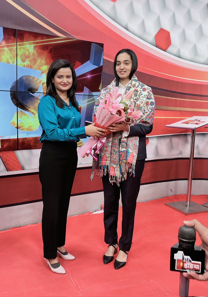 singdeepi's tweet photo. #asiangame2023 में घुड़सवारी में गोल्ड मेडलिस्ट और घुड़सवारी में अर्जुन अवार्ड से सम्मानित होने वाली पहली भारतीय महिला @SinghDivyakriti से खास मुलाकात और बातचीत......... 
41 साल बाद घुड़सवारी में देश को गोल्ड मिला है।

@Droupati_Murmu https://t.co/u4ADQwGDDS