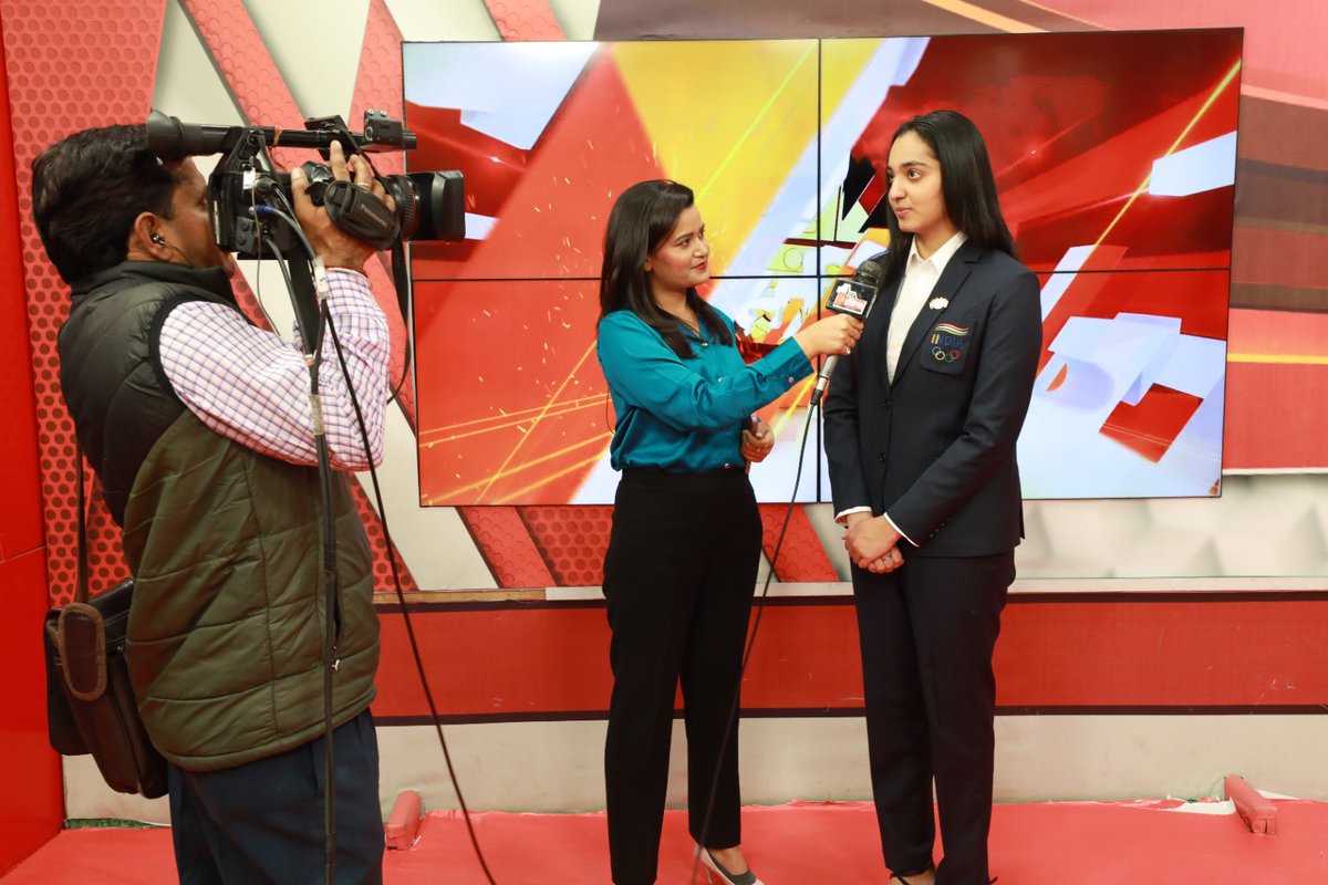 singdeepi's tweet photo. #asiangame2023 में घुड़सवारी में गोल्ड मेडलिस्ट और घुड़सवारी में अर्जुन अवार्ड से सम्मानित होने वाली पहली भारतीय महिला @SinghDivyakriti से खास मुलाकात और बातचीत......... 
41 साल बाद घुड़सवारी में देश को गोल्ड मिला है।

@Droupati_Murmu https://t.co/u4ADQwGDDS