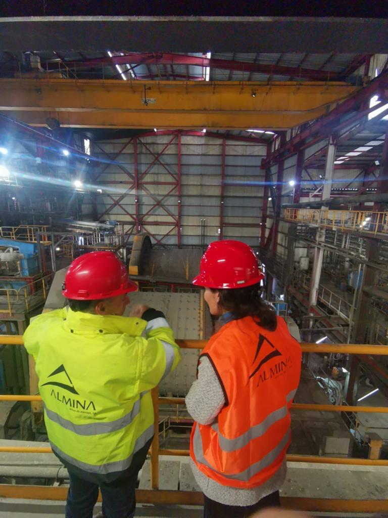 ambiente_pt's tweet photo. A #SEEnC, Ana Fontoura Gouveia, visitou as maiores minas do país, a Somincor e a Almina. Viu o uso de tecnologias de última geração no setor e a importância da indústria mineira. Minerais como o cobre, matéria-prima crítica no #CRMA, são essenciais para a transição energética. https://t.co/cmD8100UW1