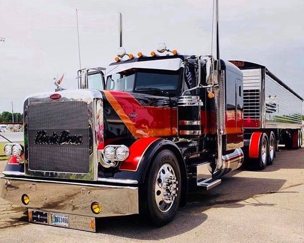 TheUSAcommunity's tweet image. &quot;Sharing the view from my office window – endless highways and open skies. #TruckerViews #Trucking #Theusatruckers #Truckers&quot;