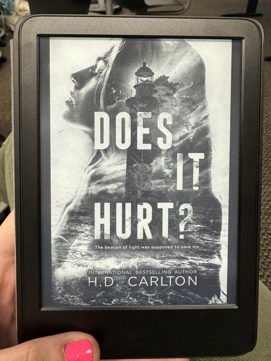MaddBookReviews's tweet photo. Overall: 4/5 ✨
Spice: 5/5 🌶️🔥

Loved this book as my first book for 2024. I knew there weren’t “ghosts” but I was still SHOCKED when I discovered Kacey 😭😳 
#HDCarlton #DoesItHurt #book2024 https://t.co/tBtqp5ptg7