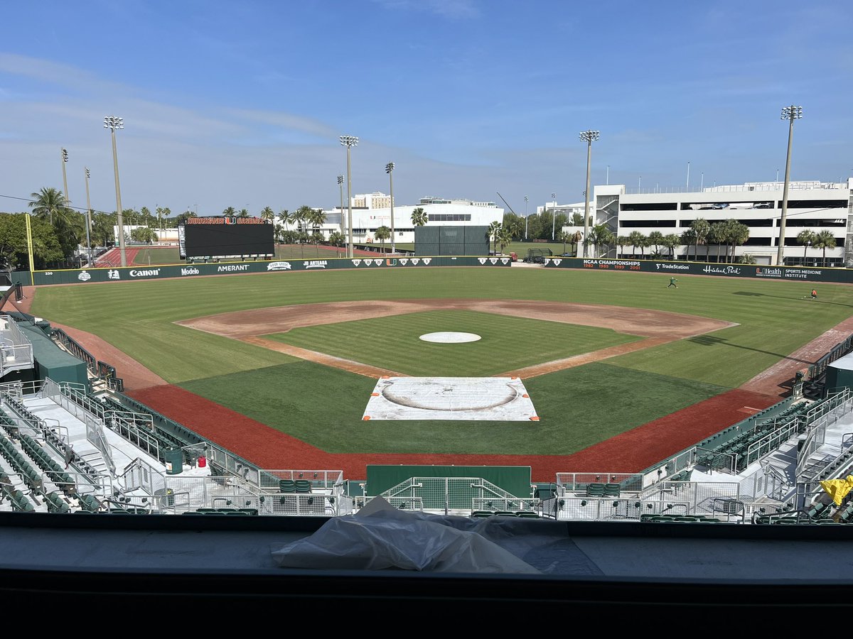 16RobCooper's tweet photo. Decent office view today!!! Go Canes!!! #MarkLightMagic https://t.co/aCHuR4uhkc