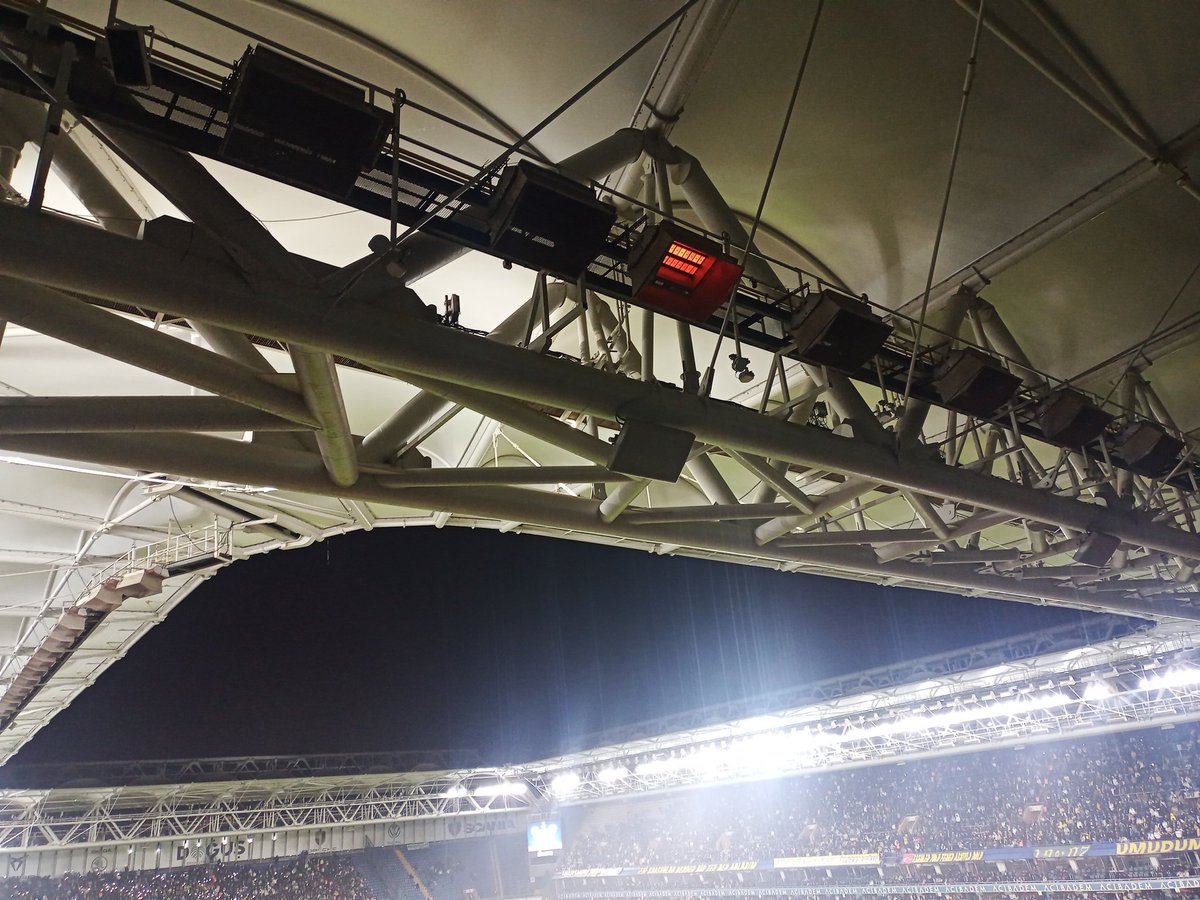 İstanbul'un ayazında ısıtıcıları acmamanizin nasıl bir aciklamasi olabilir ? <a href="/Fenerbahce/">Fenerbahçe SK</a>