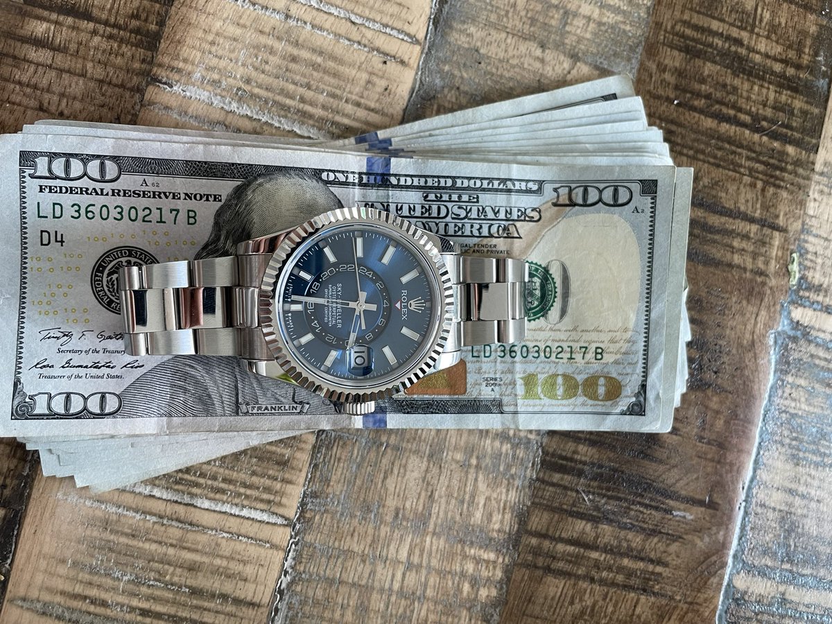 ShadowBetSports's tweet photo. We narrowly missed the sweep yesterday going 5-1. So we’re running the giveaway back today but increasing the stakes! If we sweep todays card, we will be giving away $2,000 cash and a brand new Rolex Sky Dweller! 👀🥷RT +Like for good luck🍀

#giveaway #sportsbetting #winningbets https://t.co/M0QSZLE8J5