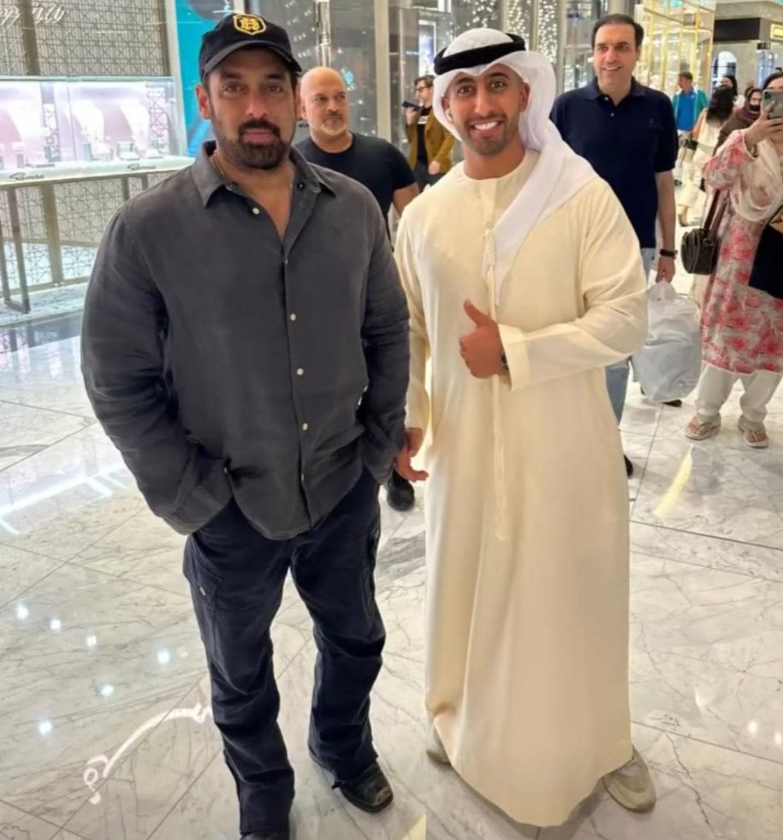 Latest : megastar #SalmanKhan with an immigration officer at the Dubai airport