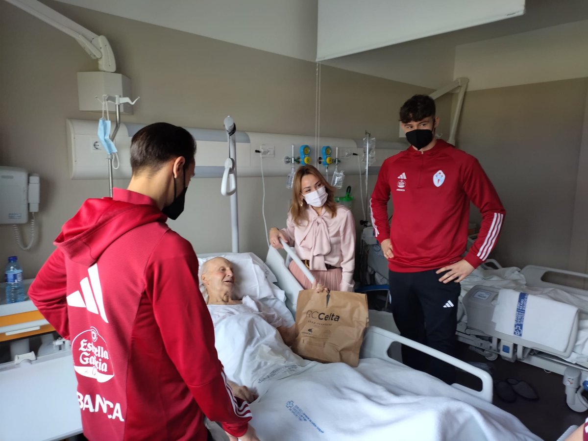 MancosThe's tweet photo. Querido @RCCelta, el pasado mes de diciembre hicisteis la tradicional visita al hospital Álvaro Cunqueiro. Entre otros visitasteis a Julio, que pocos días después nos dejó, pero al que hicisteis sonreír después de pasar unos meses durisimos. https://t.co/PYJnShfo9I