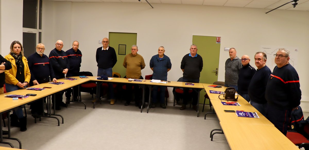 SDIS_10's tweet photo. Les animateurs PREV’ÉCOLE se sont réunis hier pour effectuer le bilan des actions de prévention menées en 2023
🧒 2⃣5⃣2⃣6⃣ enfants sensibilisés aux risques courants et gestes élémentaires de secours
🏫 48 écoles primaire/maternelle et 109 classes
🛝 3 centres de loisirs
🌈 1 IME https://t.co/Fksso13Ubs