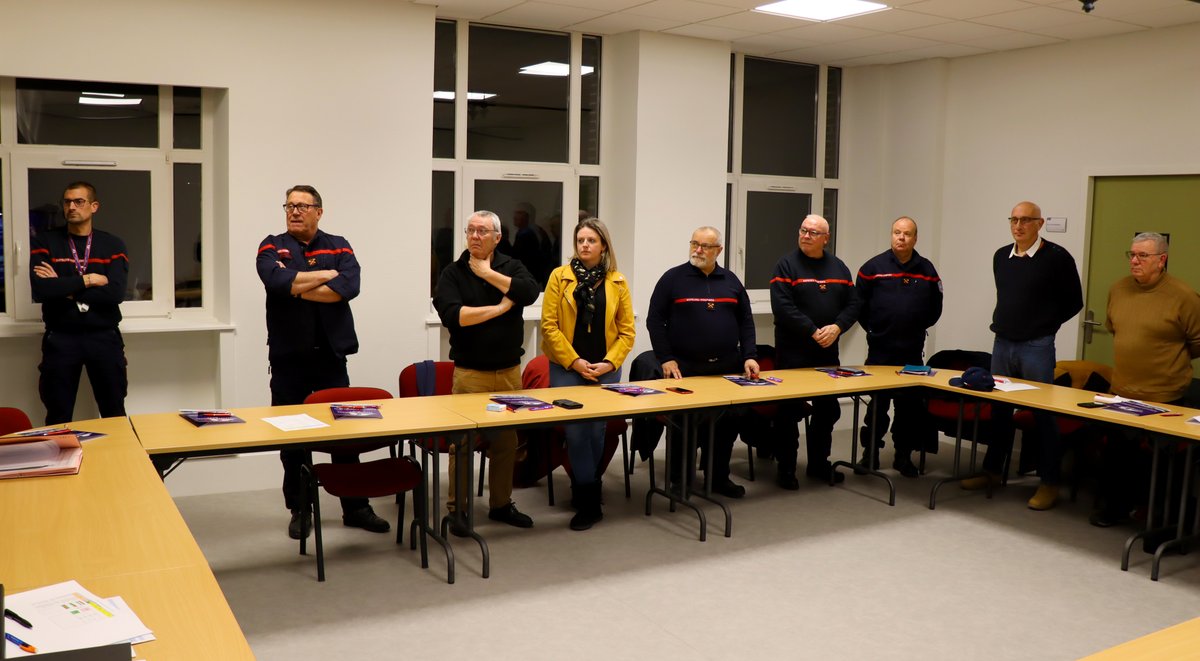 SDIS_10's tweet photo. Les animateurs PREV’ÉCOLE se sont réunis hier pour effectuer le bilan des actions de prévention menées en 2023
🧒 2⃣5⃣2⃣6⃣ enfants sensibilisés aux risques courants et gestes élémentaires de secours
🏫 48 écoles primaire/maternelle et 109 classes
🛝 3 centres de loisirs
🌈 1 IME https://t.co/Fksso13Ubs