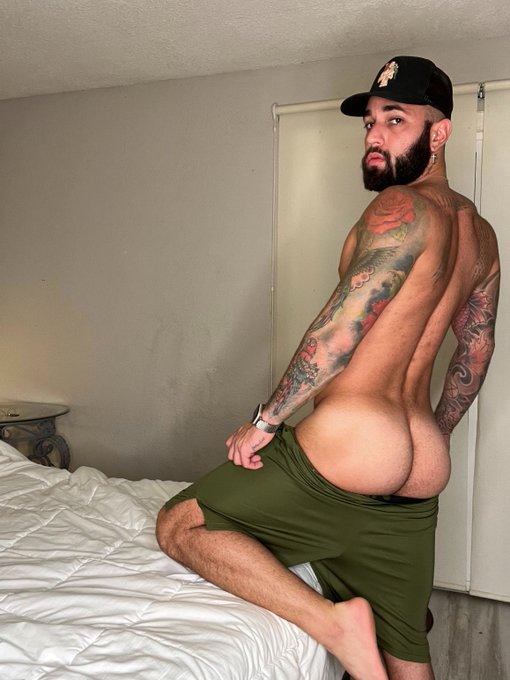 Would you let me sit on your face? 😈 https://t.co/vcwzDB4yPj<a href="/tag/newprofilepic"class="tags"><span>#newprofilepic</span></a>