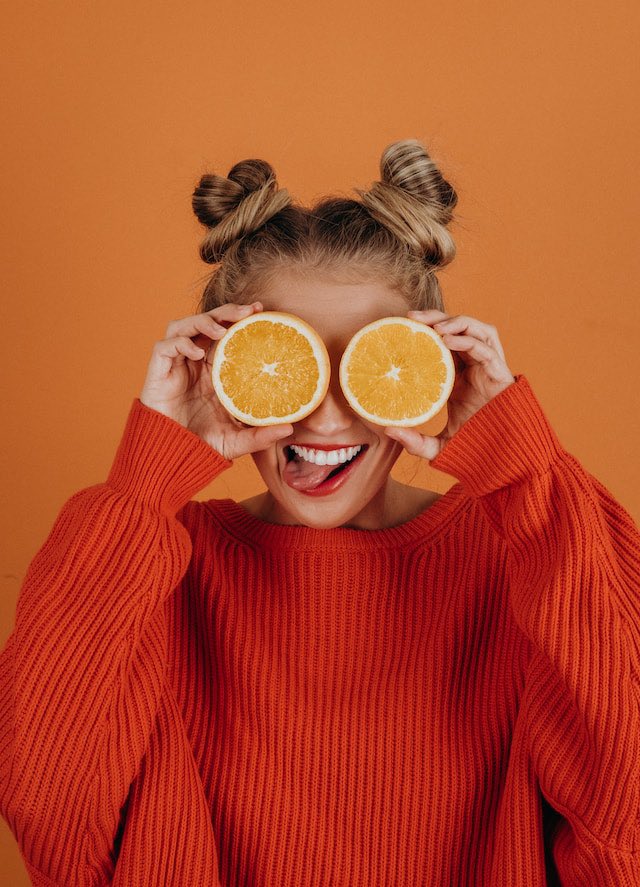 Protect your 👀 with these #glaucoma #disease fighting foods:
🥦 Dark leafy greens 
🍊 Oranges, kiwi and strawberries
🌱Chia & flaxseeds, walnuts
🥕 Carrots & sweet potatoes
🌰 Nuts & seeds
🫘Beans & lentils

#eyehealth  #nutrition #eatmoreplants