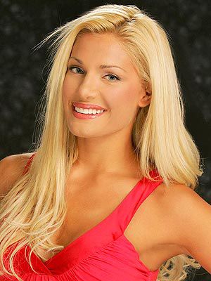 BirthdaysBig's tweet image. Happy Birthday @JanellePierzina
#BigBrother #BB6 #BB7 #BB14 #BB22