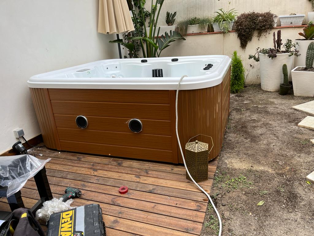 WdHydromassage's tweet image. N'hésitez plus et visitez notre site web pour trouver un large catalogue économique et de qualité de #spas et #jacuzzis extérieurs. Voici quelques images d'une installation récente. bit.ly/2HmISSA