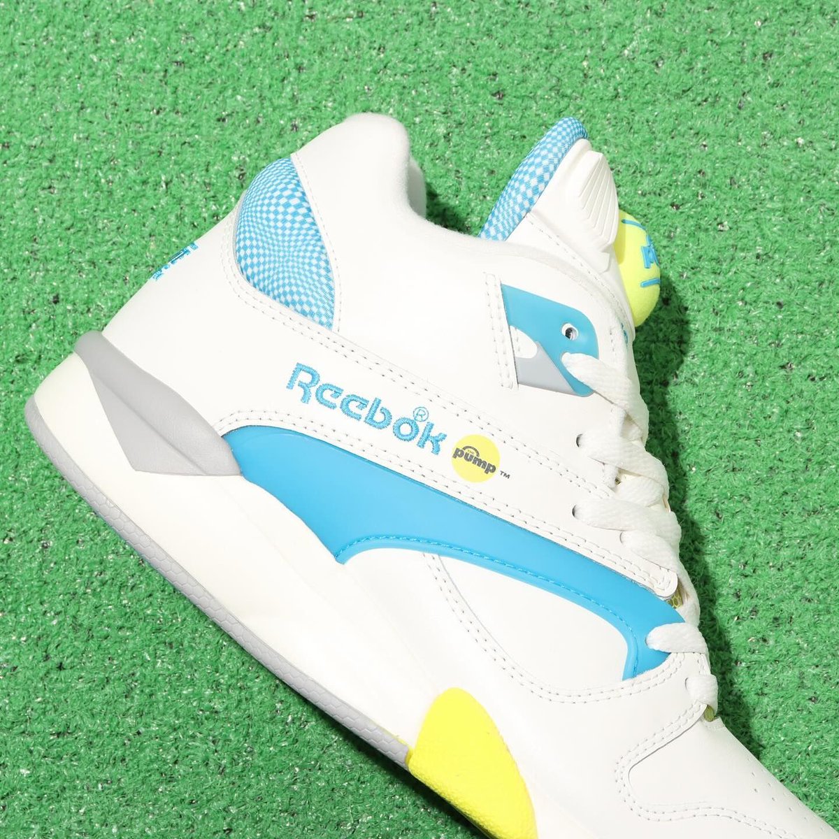 SneakerNews's tweet photo. Finally! Reebok is bringing back the Court Victory Pump 🎾 

Can you name a more iconic tennis shoe from the 1990s? https://t.co/EQXVm2Ml11