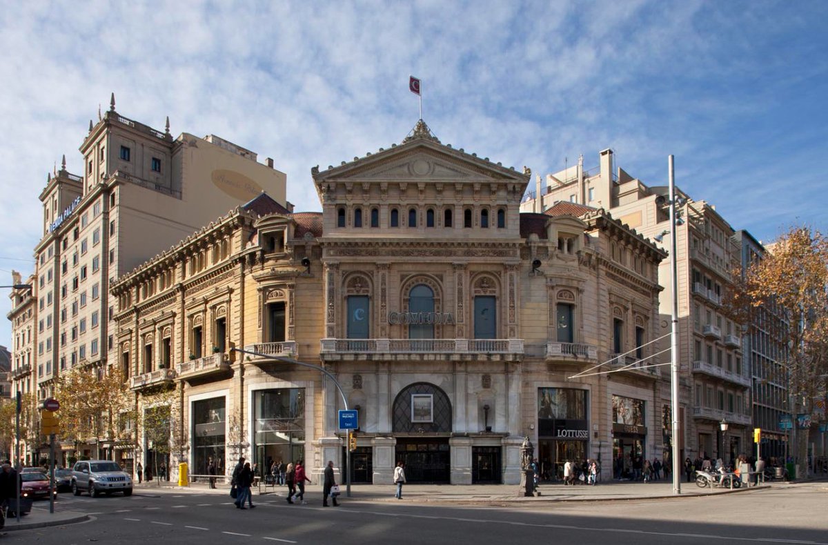PhenomenaExp's tweet photo. Ayer se dio a conocer la triste noticia del cierre del Cine Comèdia del Passeig de Gràcia de Barcelona el próximo domingo. 
Hoy repasamos su historia.
Todo dio comienzo en 1887 con el ímpetu del empresario y político catalán Frederic Marcet i Vidal quien contrató al arquitecto⬇️ https://t.co/DdVkvJkcP0